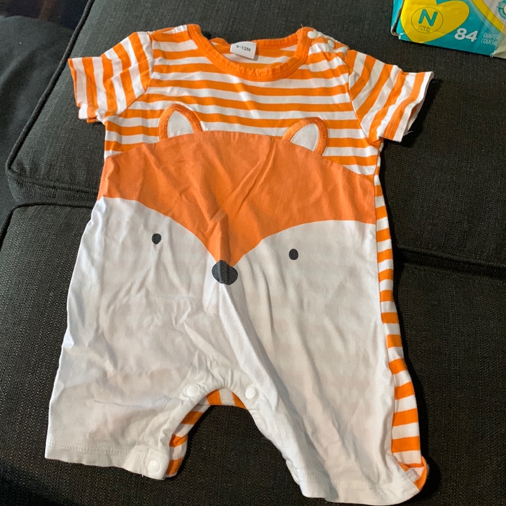 Baby close in good condition size 9 to 12 months